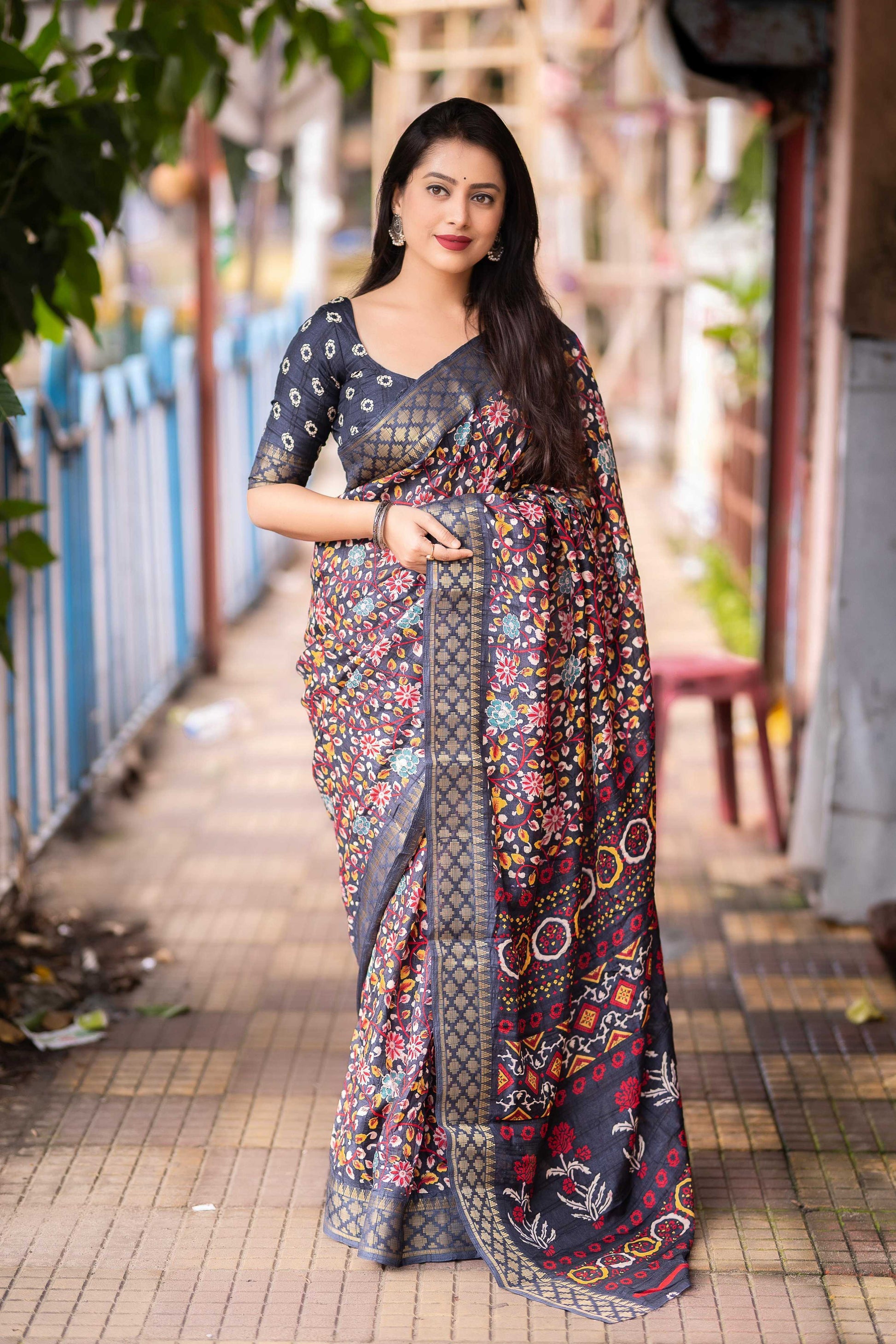 Grey Slub Silk Printed Saree with Unstitched Blouse - Hiral Fashion | Swadesiicart