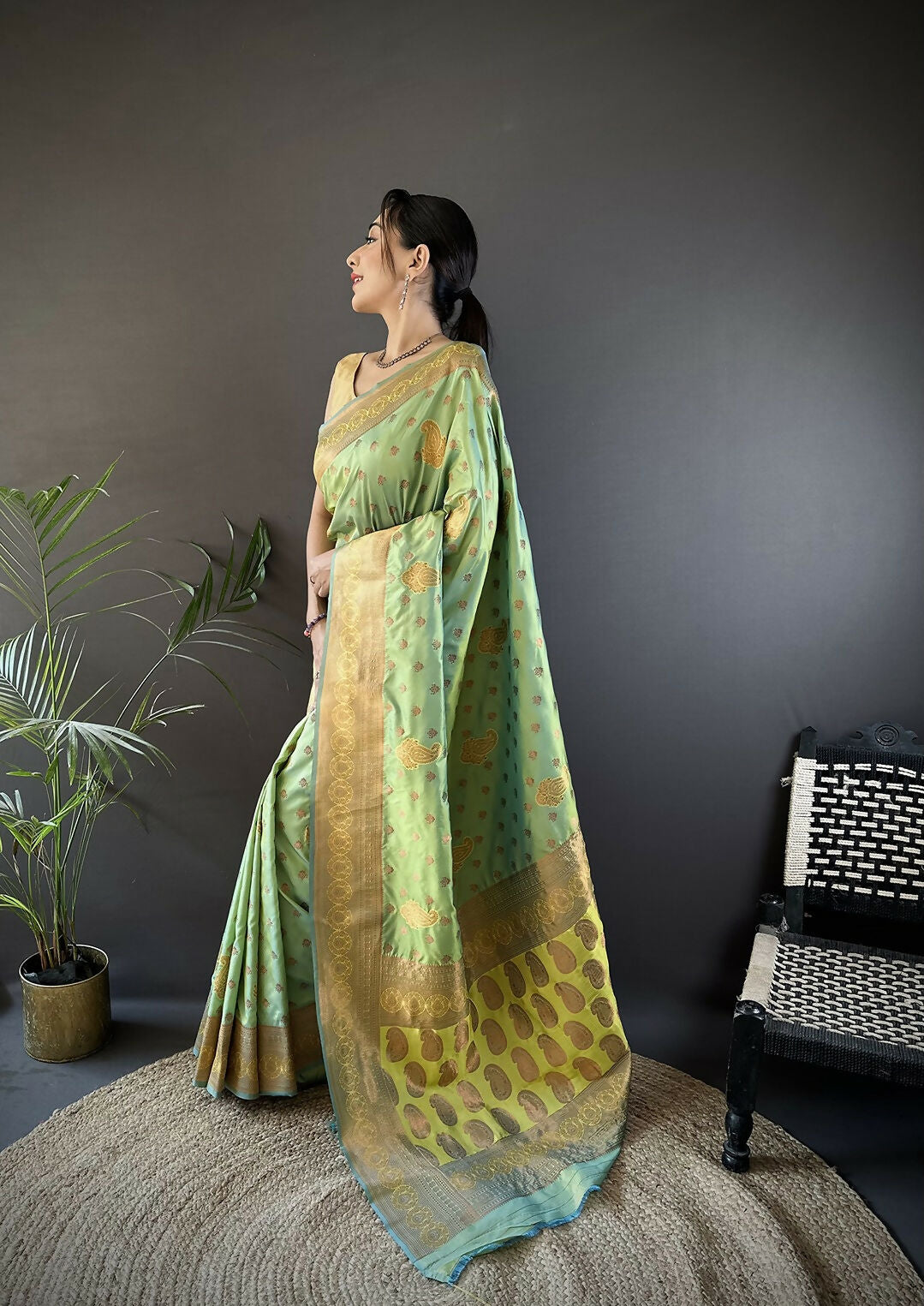 Joban Fashion Banarasi Light Green Woven Woven Soft Silk Saree | Swadesiicart