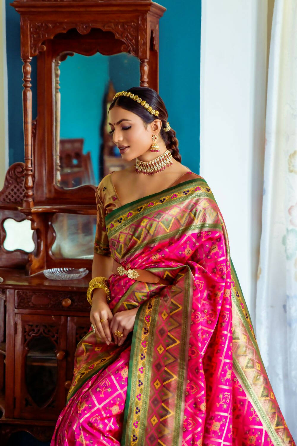 Vishnu Weaves Women's Rani Pink Patola Banarasi Silk Meenakari Zari Woven Saree with Blouse - Swadesiicart