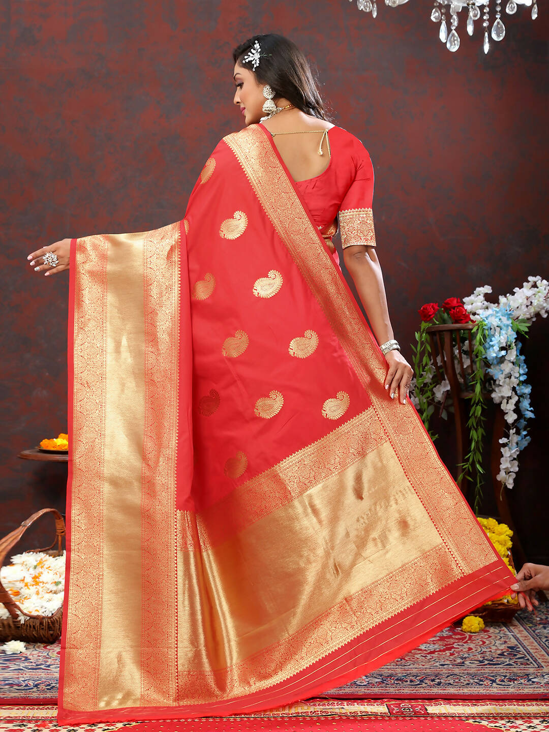 Lorenvalley Fashion Red Soft Silk Woven Design Gold Zari Weaving Saree - Swadesiicart