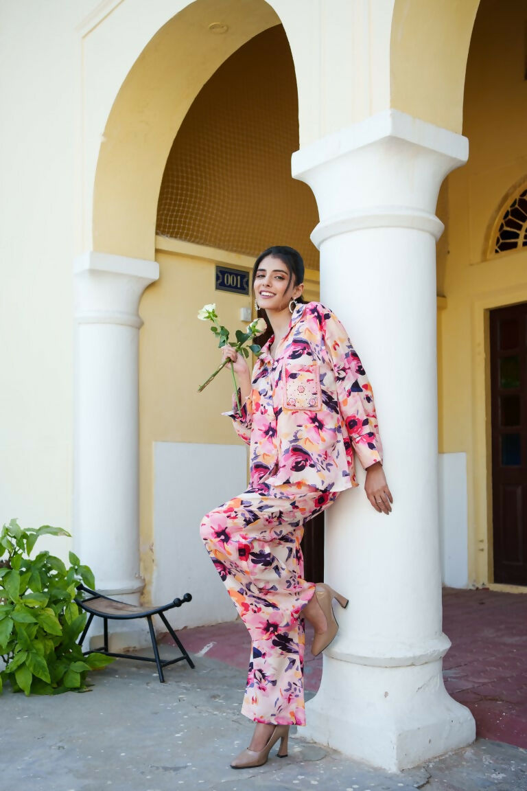Vaasva Women Peach Muslin Floral Shirt & Pant Set - Swadesiicart
