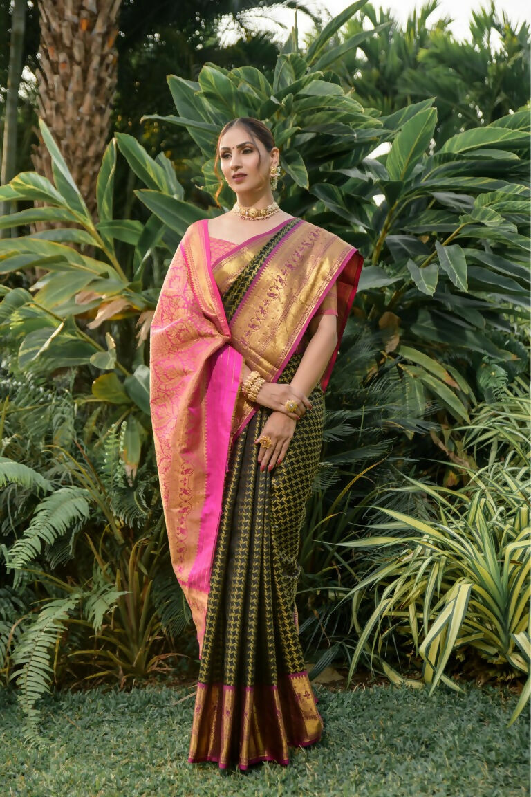 Jyoti Fashion Women's Black Kanjivaram Silk Zari Woven Saree with Blouse | Swadesiicart