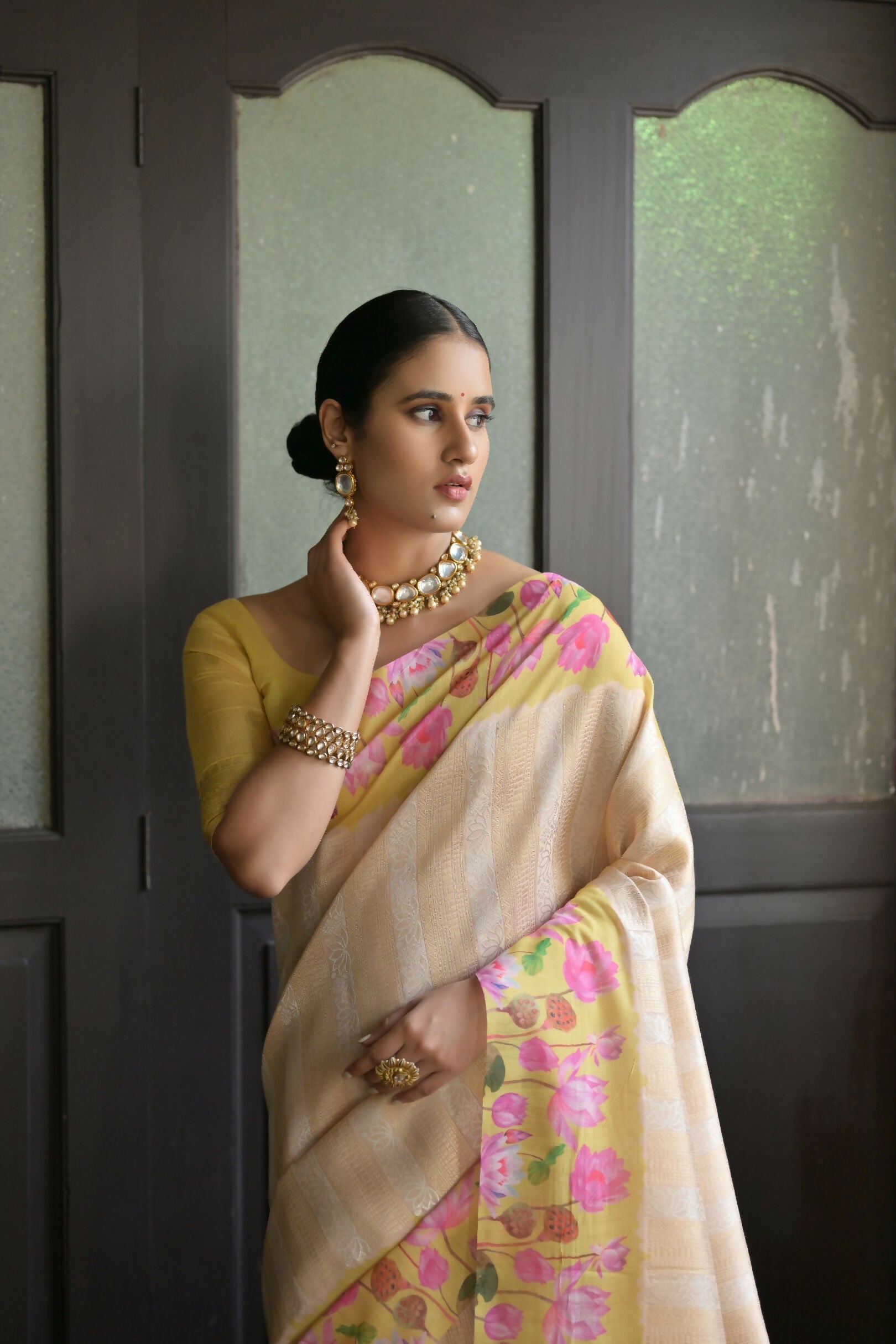 Vishnu Weaves Women's Yellow Banarasi Silk Saree with Blouse - Swadesiicart