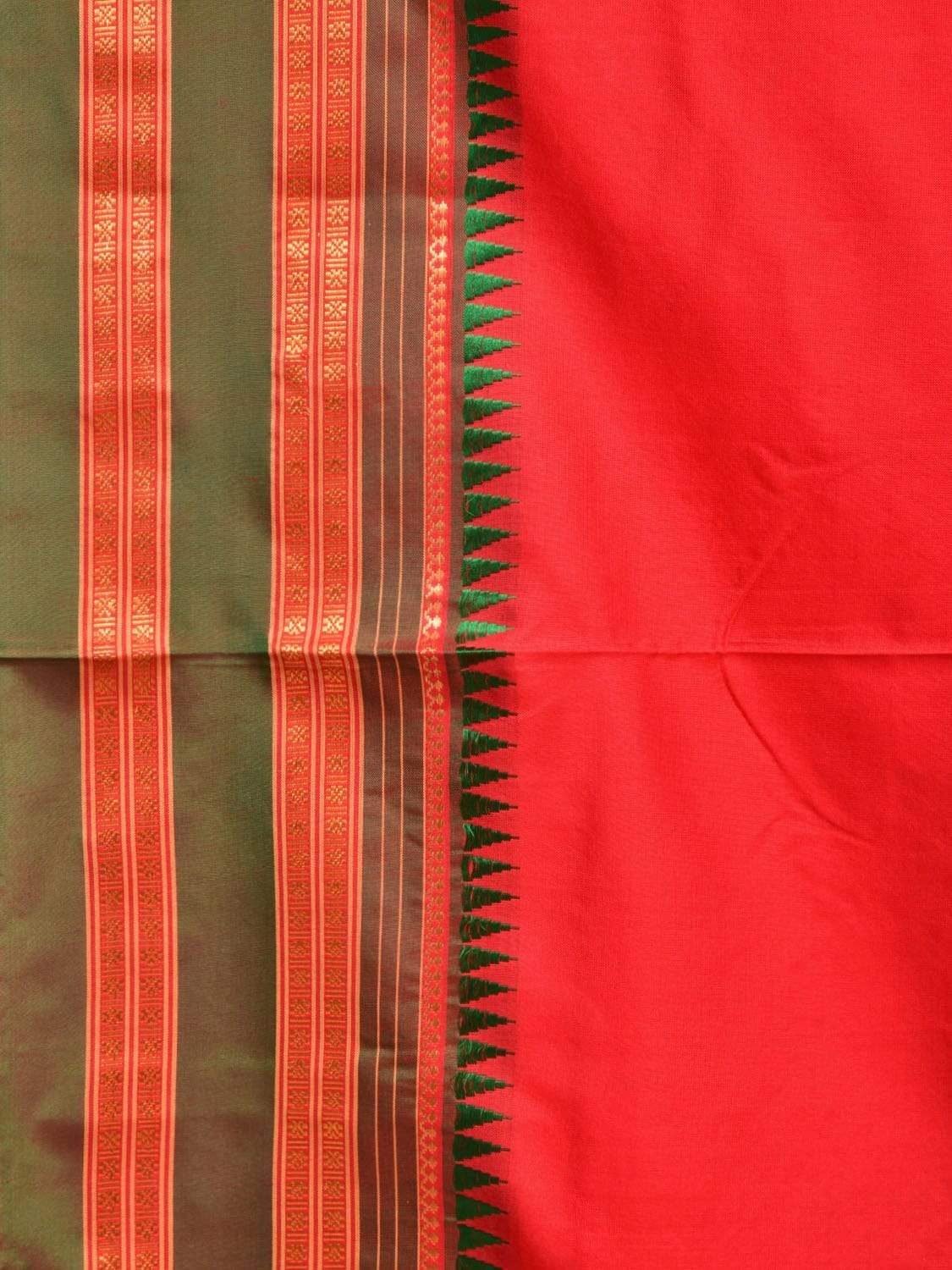 Red and Green Narayanpet Silk Handloom Plain Saree with Traditional Border Design No Blouse - Global Threads | Swadesiicart