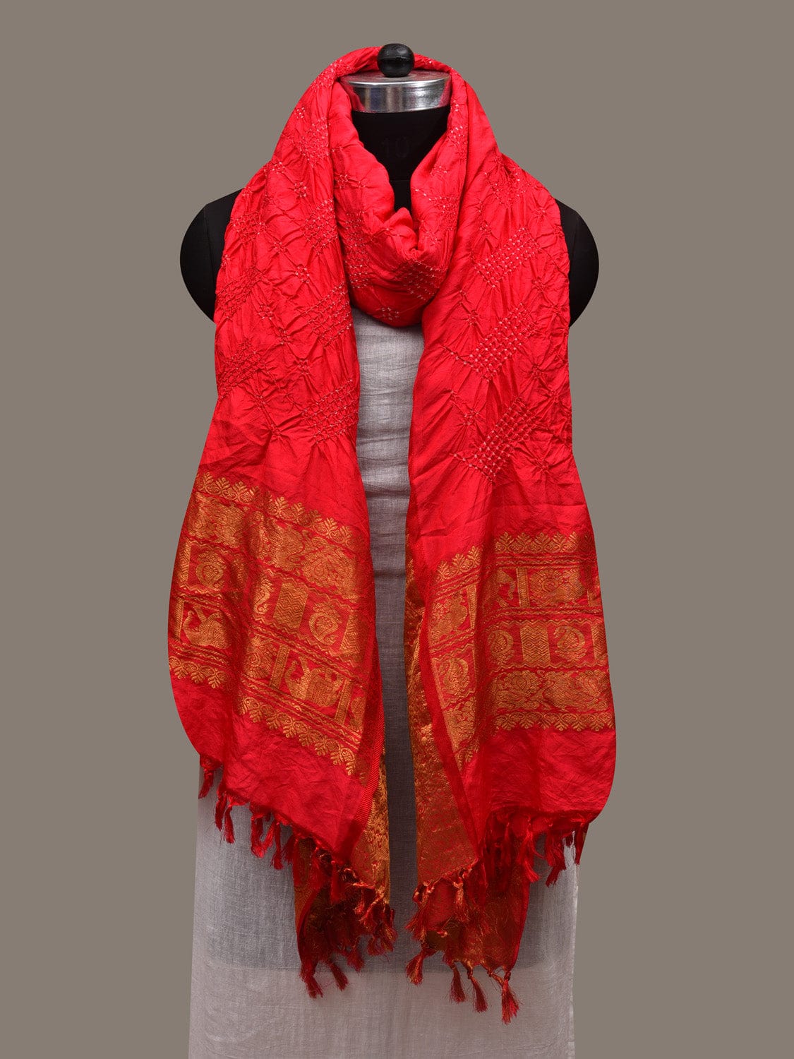 Red Bandhani Kanchipuram Silk Handloom Dupatta with Border Design - Global Threads | Swadesiicart