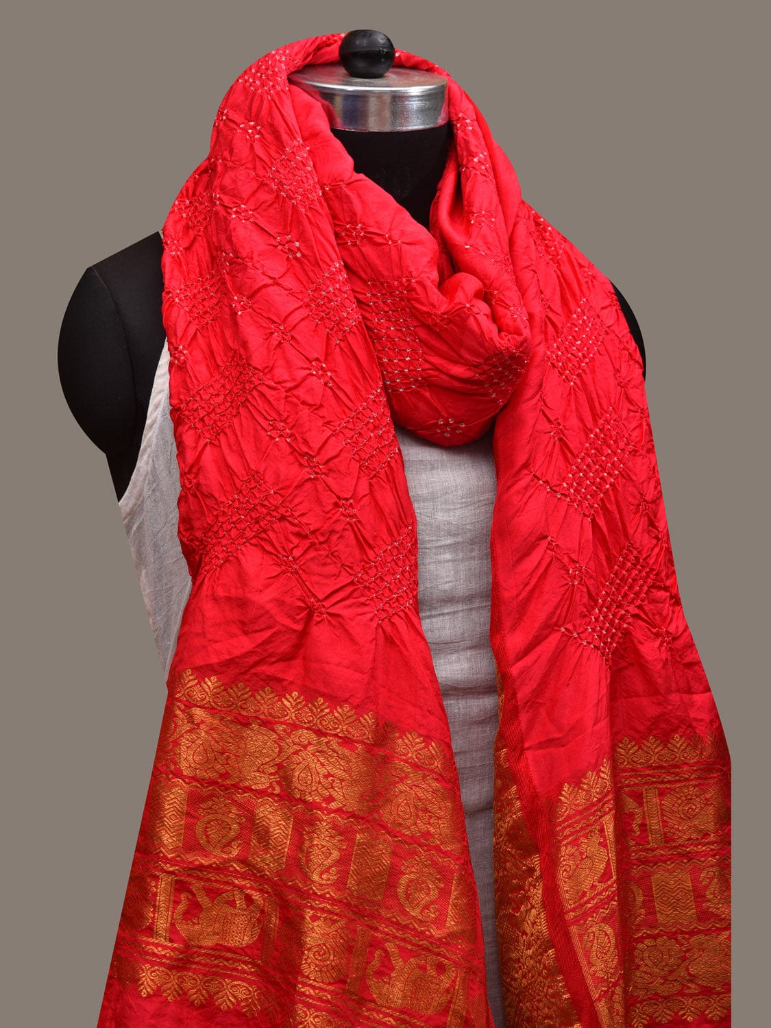 Red Bandhani Kanchipuram Silk Handloom Dupatta with Border Design - Global Threads | Swadesiicart