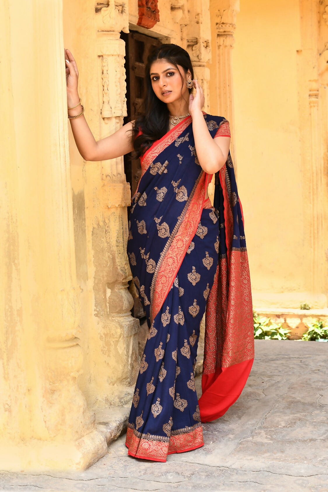 Joban Fashion Navy Blue Crepe Chiffon Pure Handloom Banarasi Silk Saree | Swadesiicart