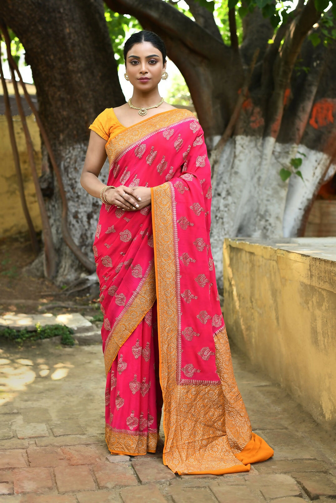 Joban Fashion Bright Pink Crepe Chiffon Pure Handloom Banarasi Silk Saree | Swadesiicart