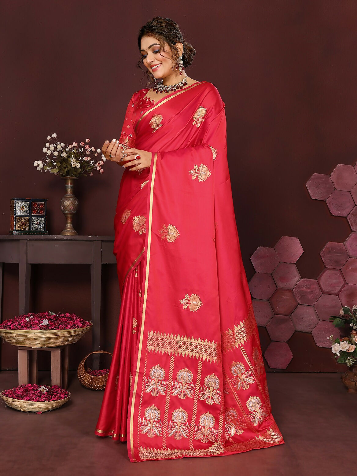 Joban Fashion Reddish-Pink Floral Motifs Banarasi Silk Sarees | Swadesiicart