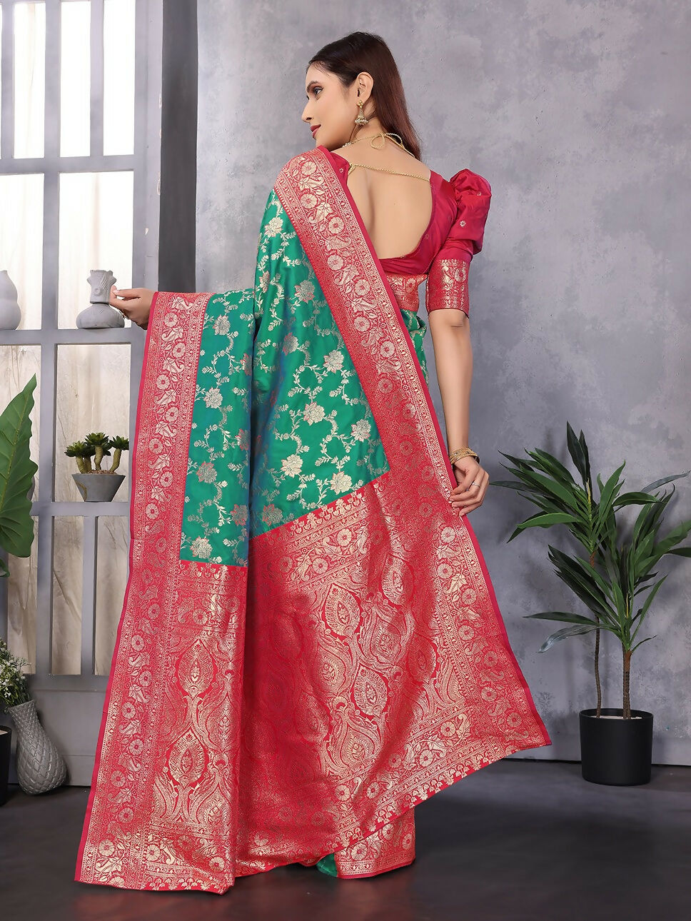 Joban Fashion Banarasi Green Woven Soft Silk Saree | Swadesiicart