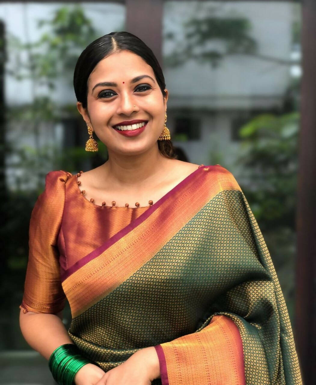 DEIANA'S Beautiful Designer Golden zari Soft Lichi Silk Saree - B Green - Swadesiicart
