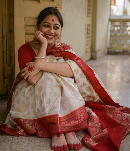 DEIANA'S Beautiful Designer Golden zari Soft Lichi Silk Saree - White - Swadesiicart