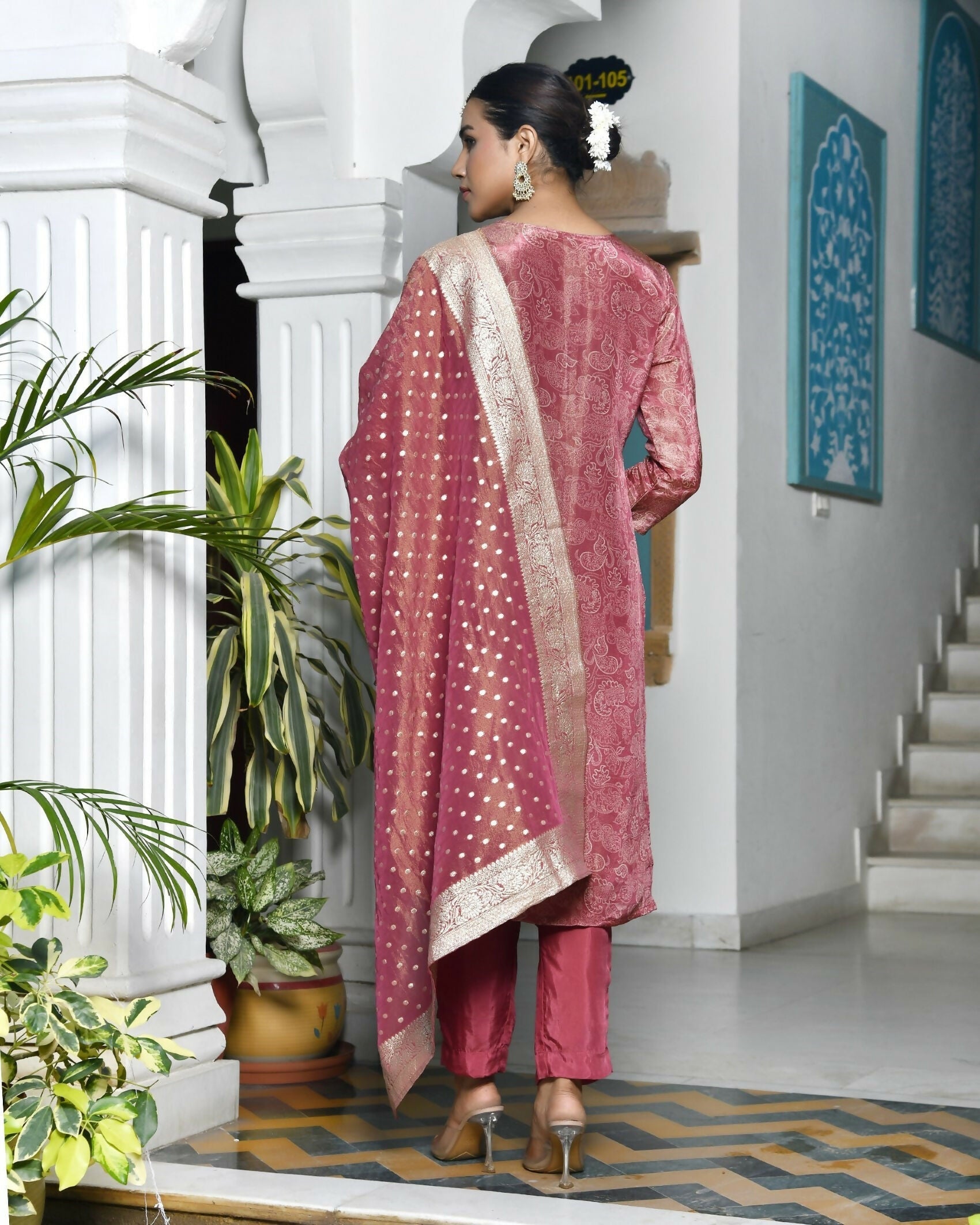 Vaasva Women's Digital Printed Tissue Suit Set With Solid Pant & Brocade Dupatta | Swadesiicart