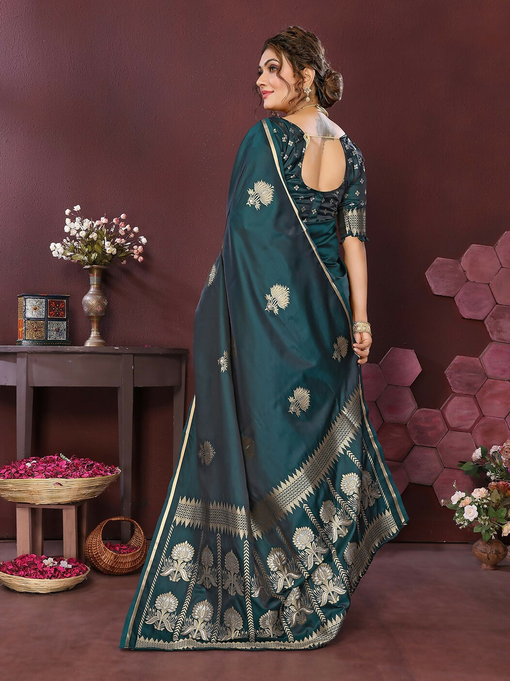 Joban Fashion Emerald green Floral Motifs Banarasi Silk Sarees | Swadesiicart