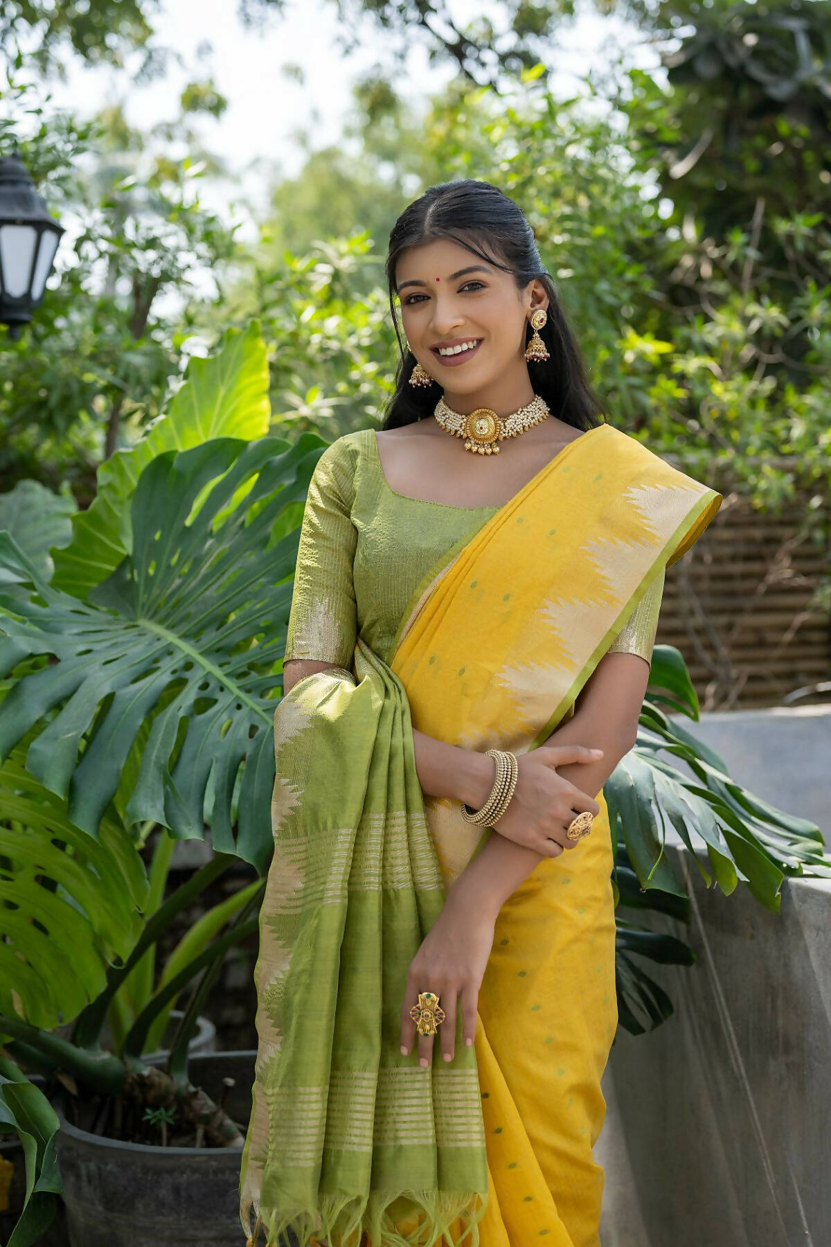 Vishnu Weaves Women's Yellow Raw Silk Zari Woven Saree with Blouse - Swadesiicart