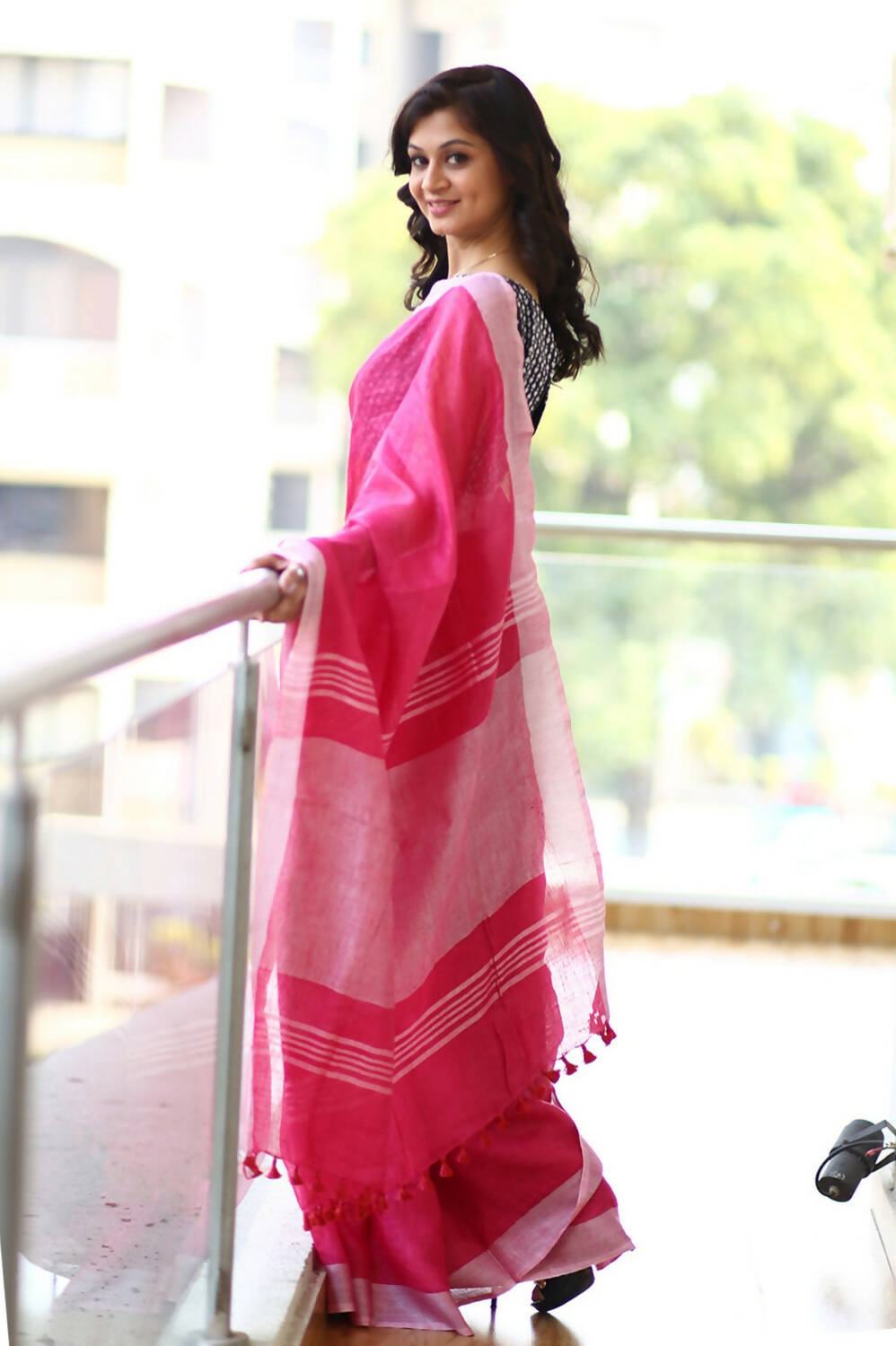 Very Much Indian Pure Linen Saree With Sleek Border And Exclusive Design - Pink | Swadesiicart