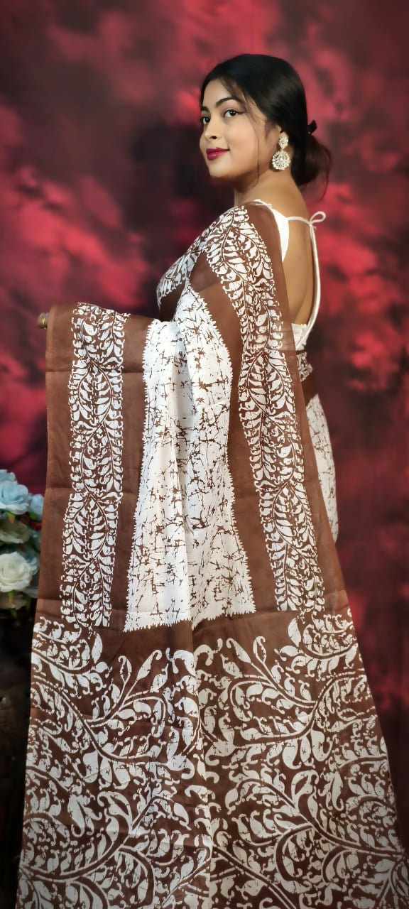 Exclusive Collection Beautiful Batique Print Brown Pure Cotton Hand Print Handloom Saree With Running Blouse Piece - Swadesiicart