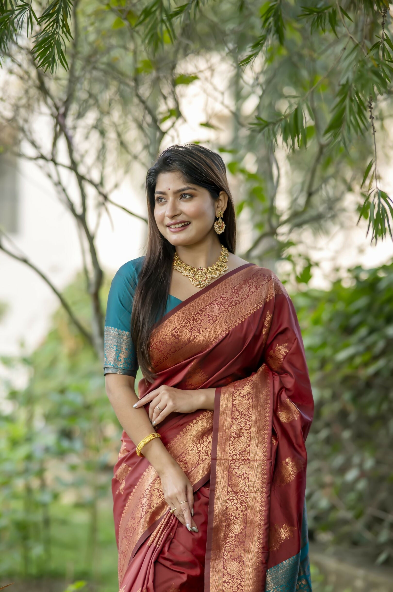 Vishnu Weaves Women's Maroon Banarasi Silk Saree with Blouse - Swadesiicart