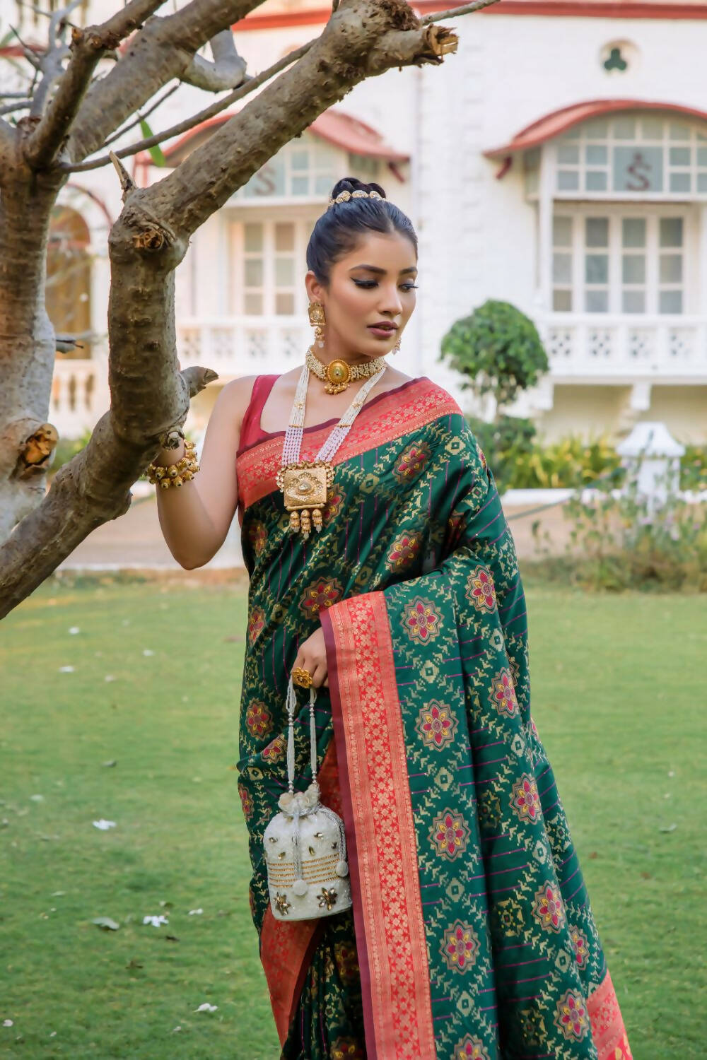 Vishnu Weaves Women's Bottle Green Patola Banarasi Silk Meenakari Zari Woven Saree with Blouse - Swadesiicart