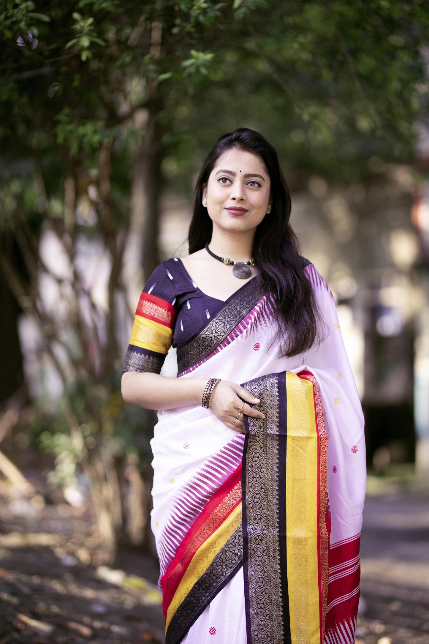 White Cotton Crepe Printed Saree with Unstitched Blouse - Hiral Fashion | Swadesiicart