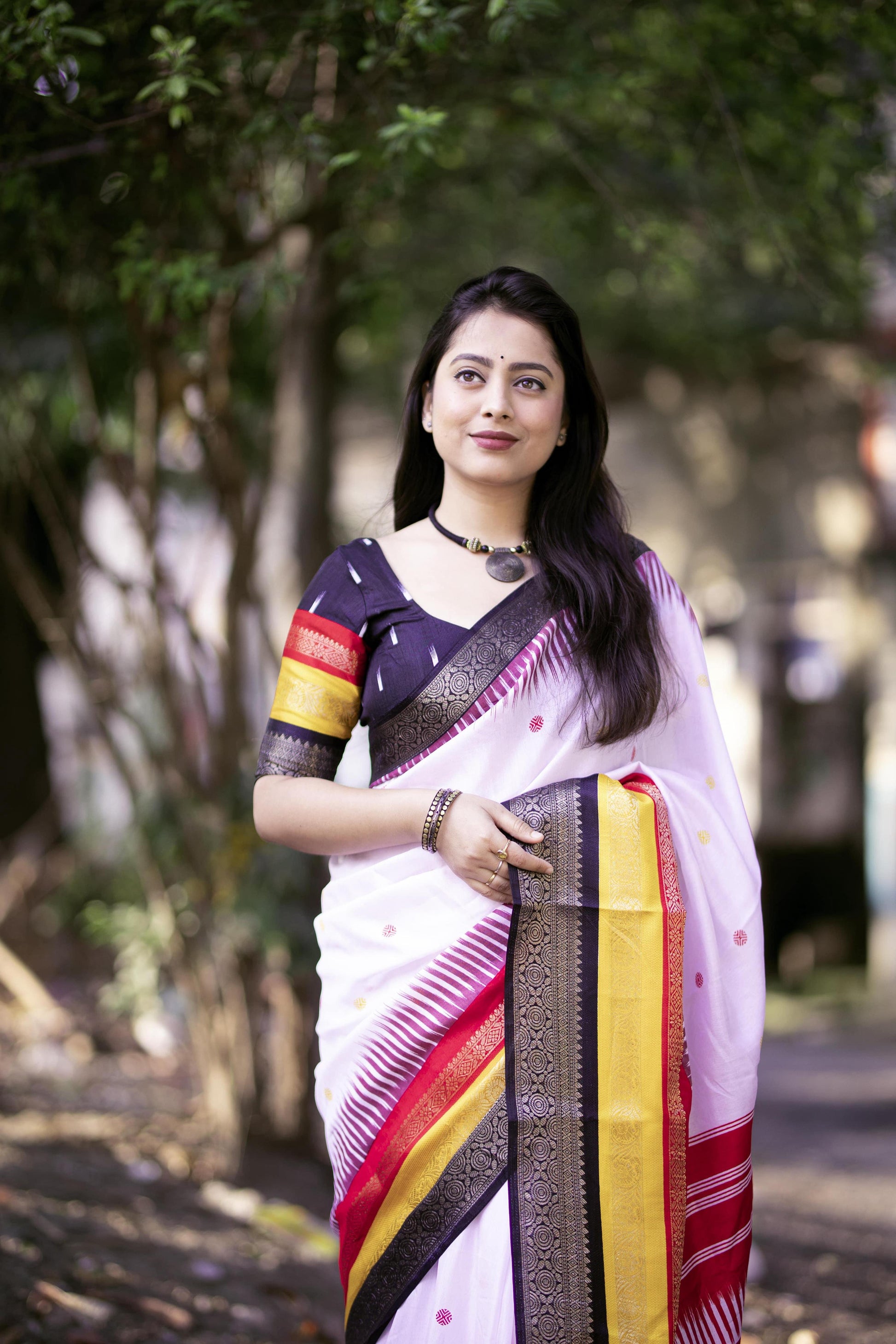 White Cotton Crepe Printed Saree with Unstitched Blouse - Hiral Fashion | Swadesiicart
