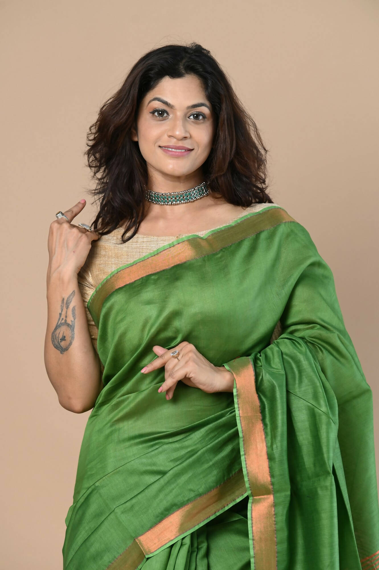 Very Much Indian Handloom Cotton Silk Maheshwari Saree With Sleek Golden Border - Leaf Green | Swadesiicart