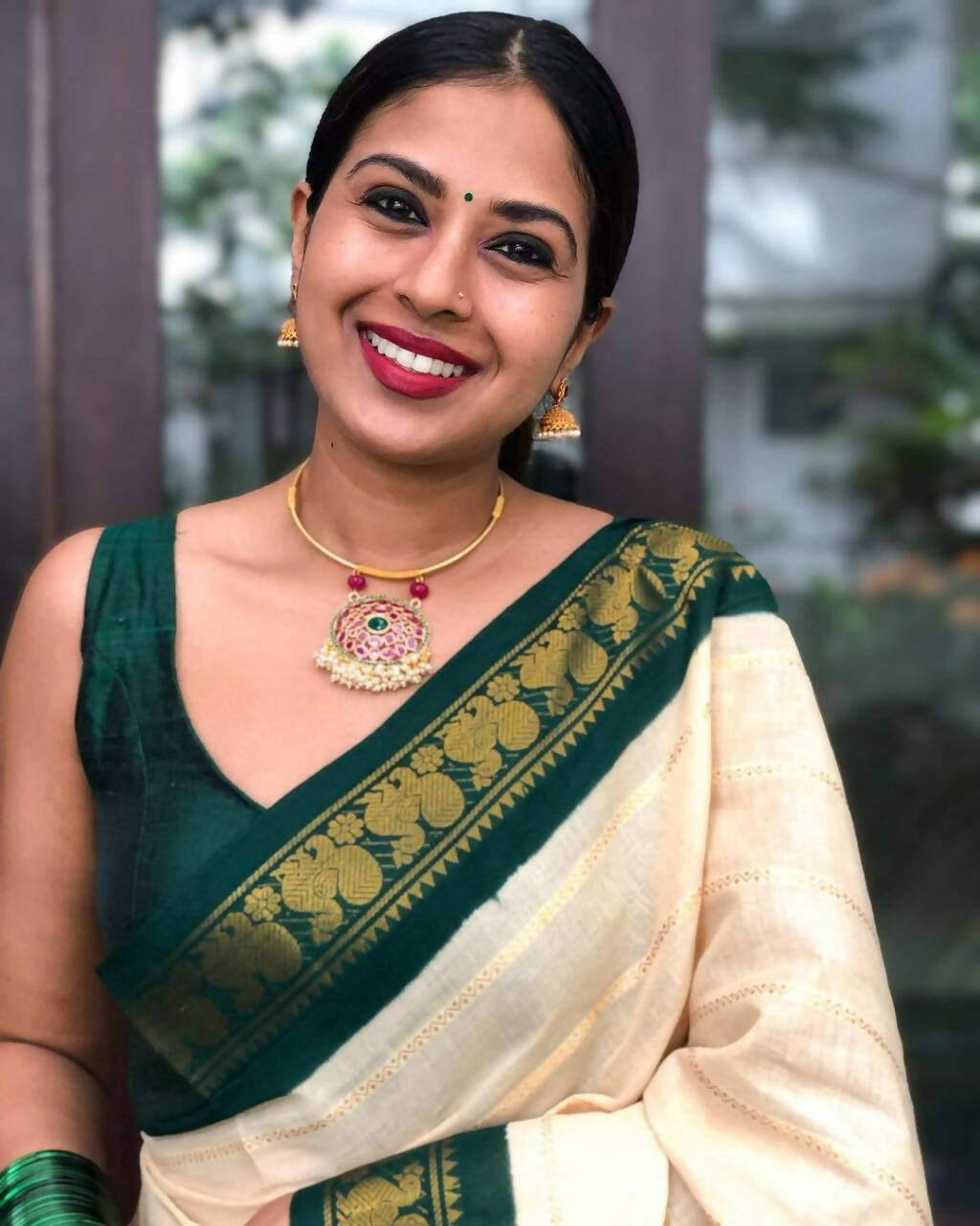 DEIANA'S Beautiful Designer Golden zari Soft Lichi Silk Saree - White - Swadesiicart