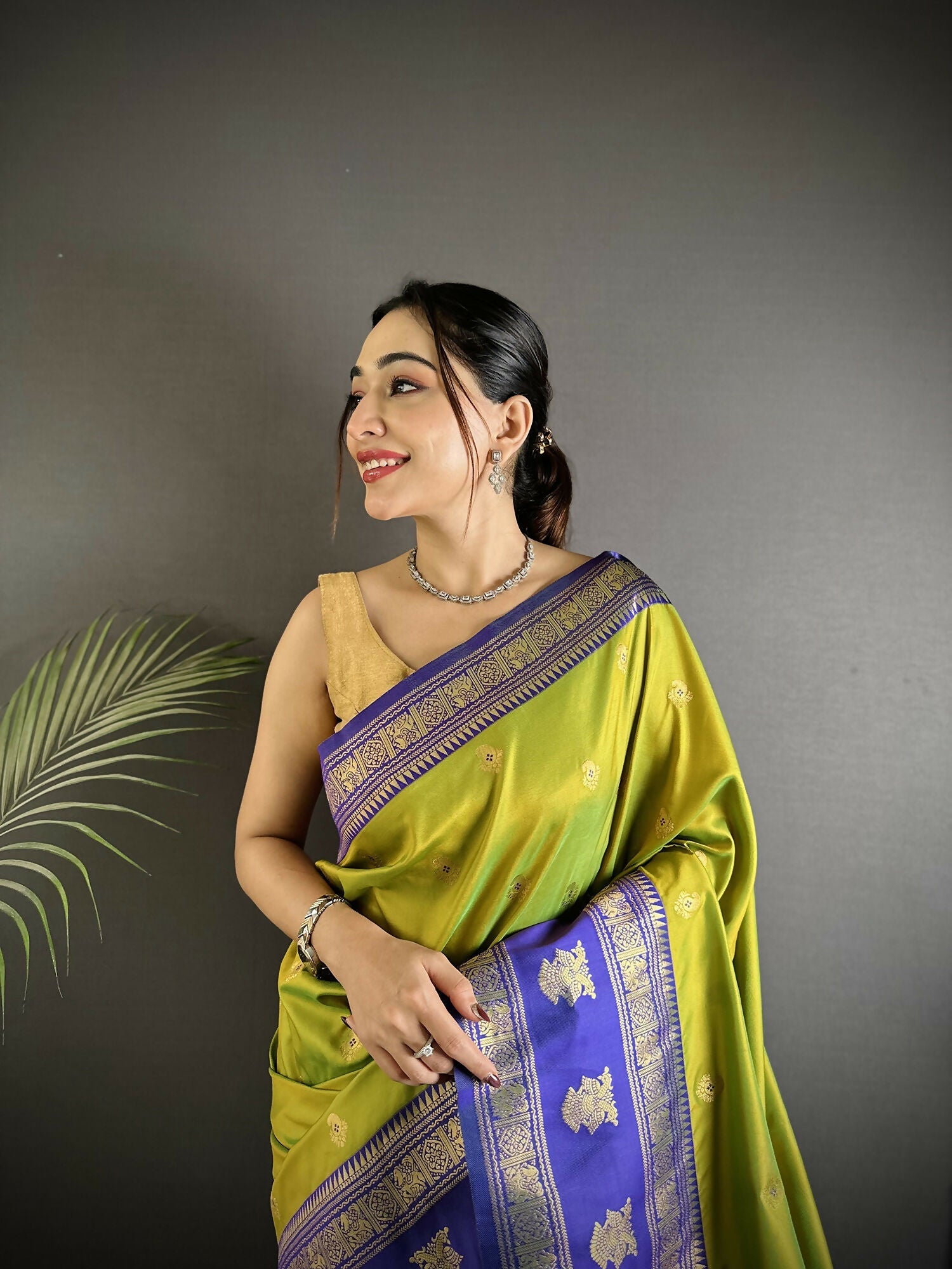 Joban Fashion Green Banarasi Soft Silk Woven Butti Saree | Swadesiicart