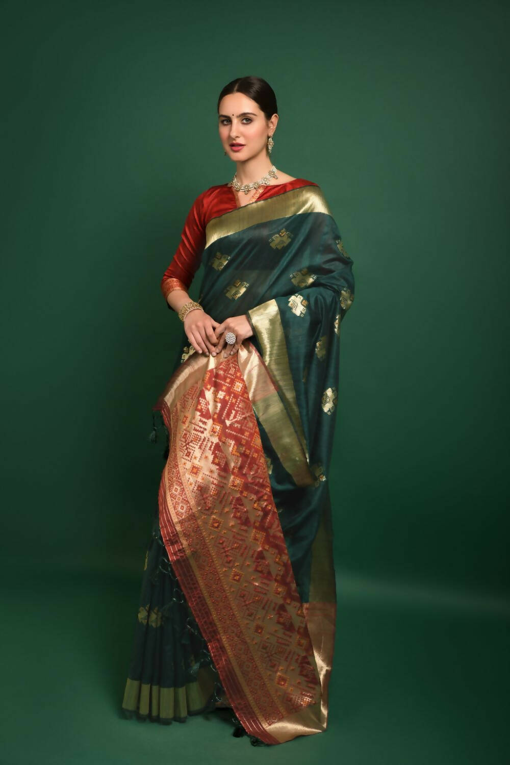 Vishnu Weaves Women's Bottle Green Tussar Silk Zari Woven Saree with Blouse - Swadesiicart