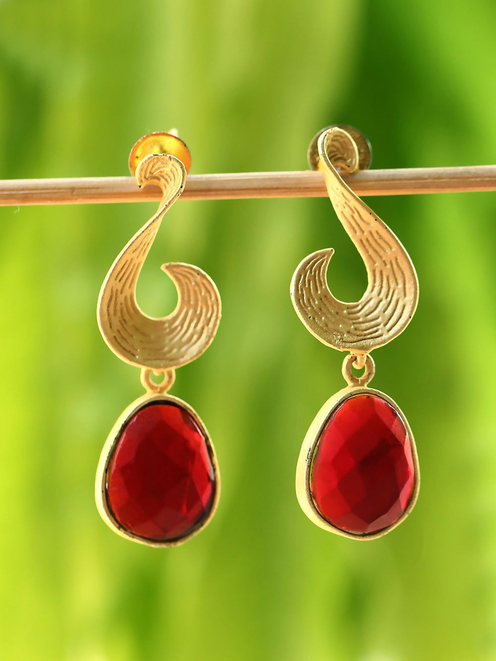 Joban Fashion Women Red Stone Matte Gold Earrings | Swadesiicart