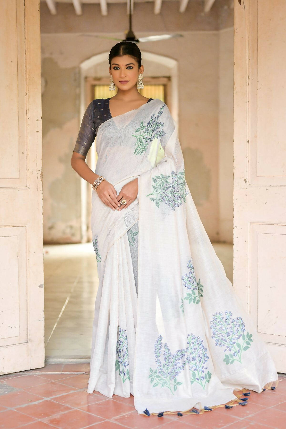 Vishnu Weaves Women's Blue Muga Cotton Woven Saree with Blouse - Swadesiicart