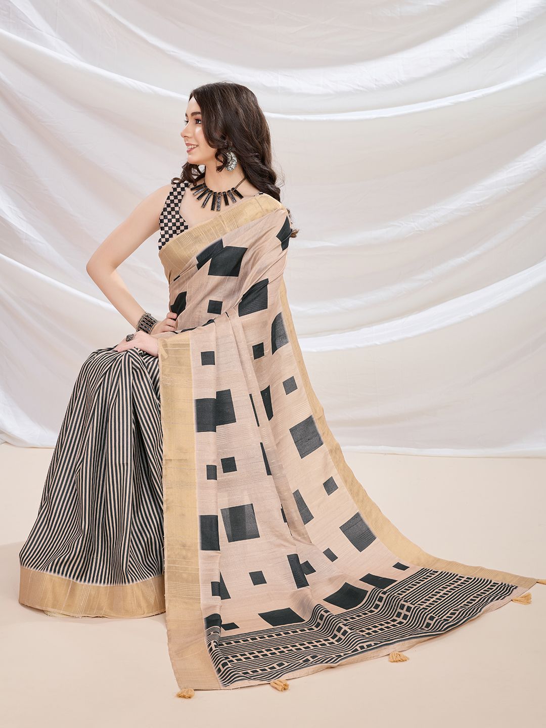 Mitera Silk Blend Designer Banarasi Saree | Swadesiicart