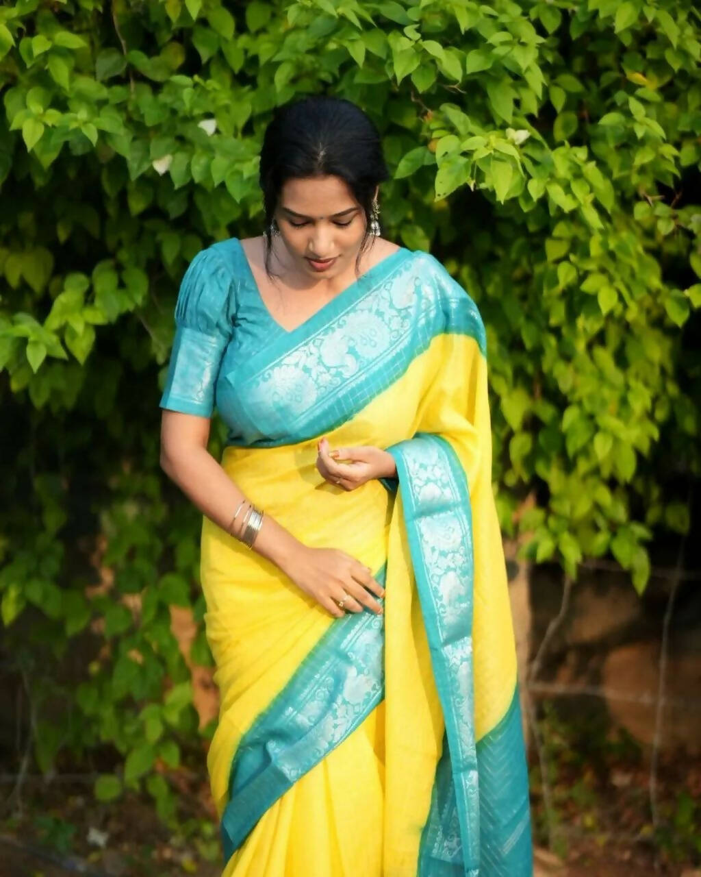 DEIANA'S Beautiful Designer Golden zari Soft Lichi Silk Saree - Yellow - Swadesiicart