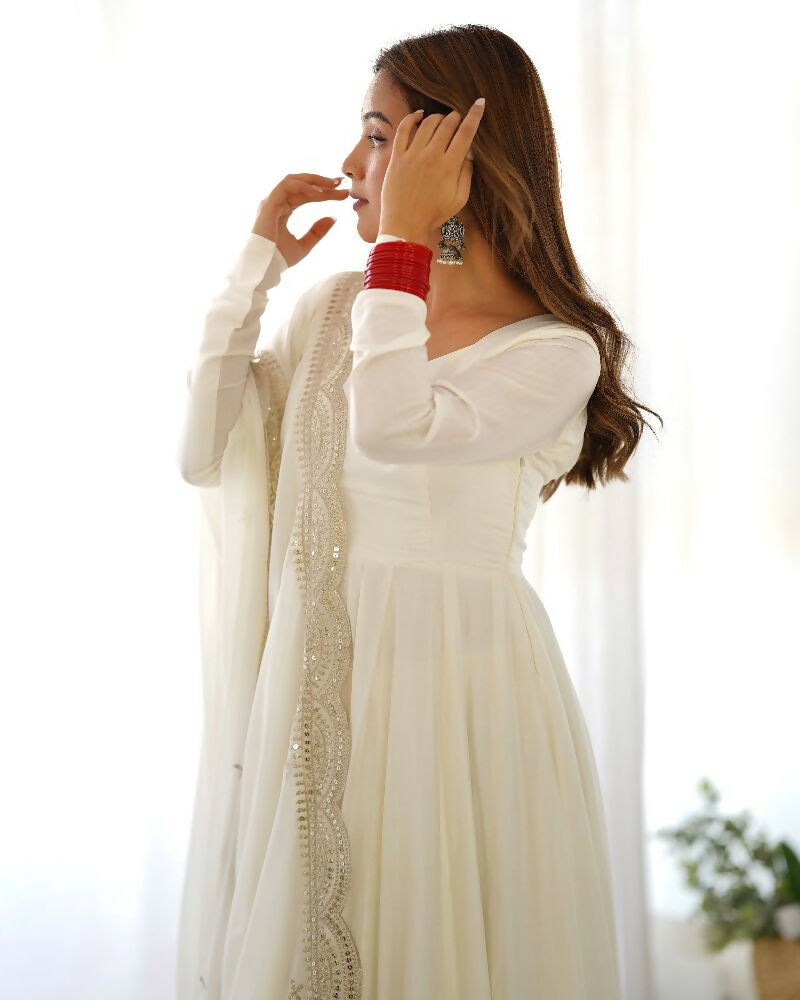 Joban Fashion Off White Kurta Set Chanderi Sequence Embroidery Work - Swadesiicart