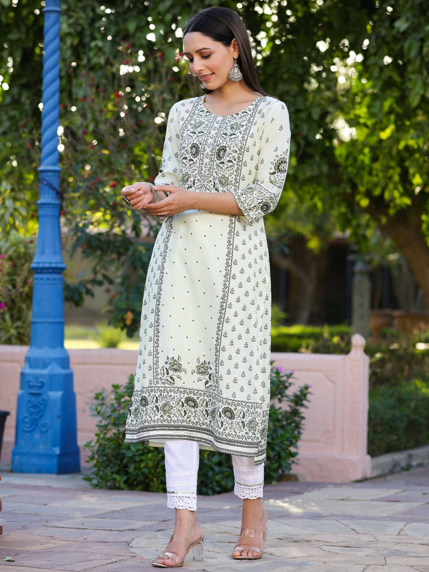 Juniper Women's Green Rayon Staple Kalamkari Floral Placement Printed Kurta | Swadesiicart