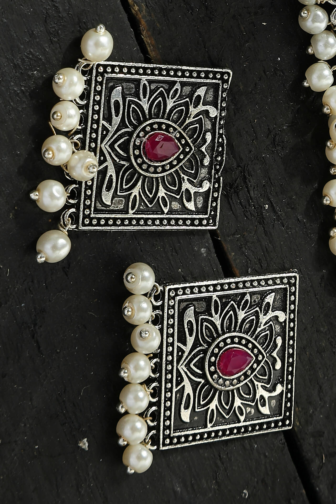 Mominos Fashion Johar Kamal Statement Silver-Plated Brass Finish Kundan/Pearls Choker For Women (Multi) | Swadesiicart