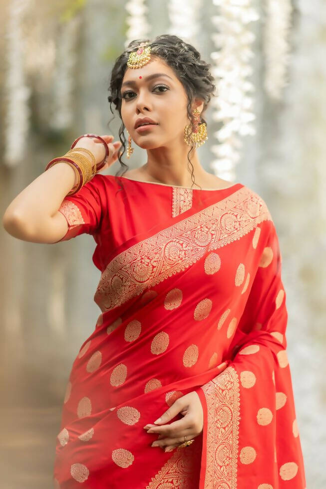 Vishnu Weaves Women's Red Banarasi Silk Floral Zari Woven Saree with Unstitched Blouse - Swadesiicart