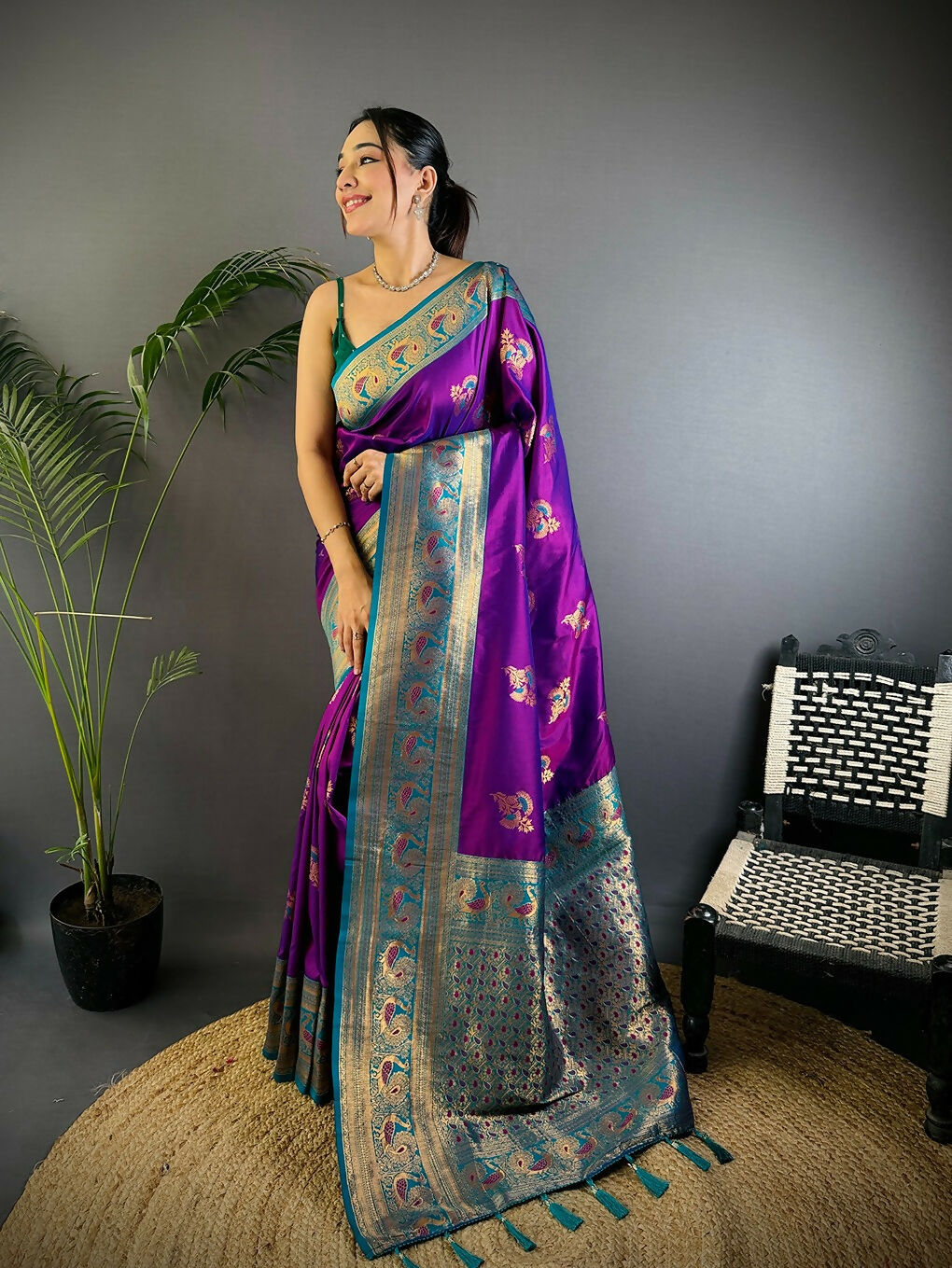 Joban Fashion Banarasi Magenta Woven Soft Silk Saree | Swadesiicart