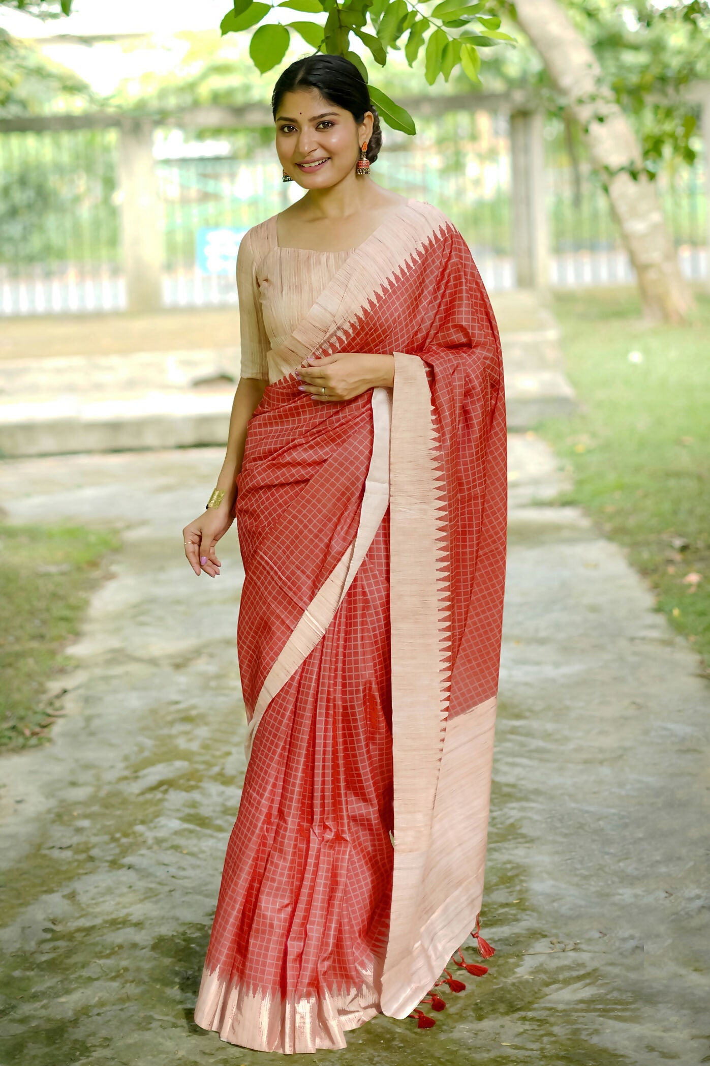 Vishnu Weaves Women's Red Tussar Silk Woven Saree with Blouse - Swadesiicart