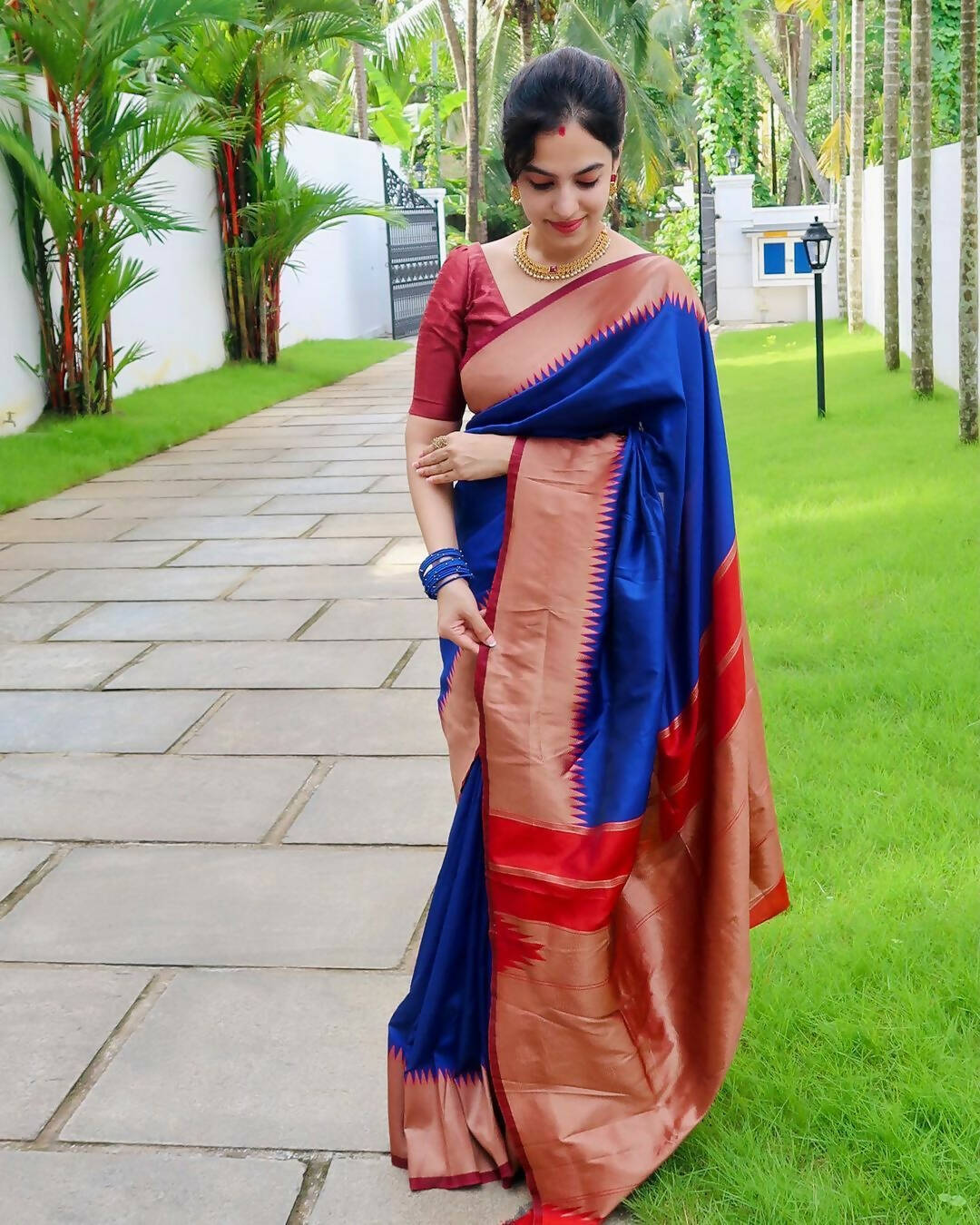DEIANA'S Beautiful Designer Golden zari Soft Lichi Silk Saree - Blue - Swadesiicart