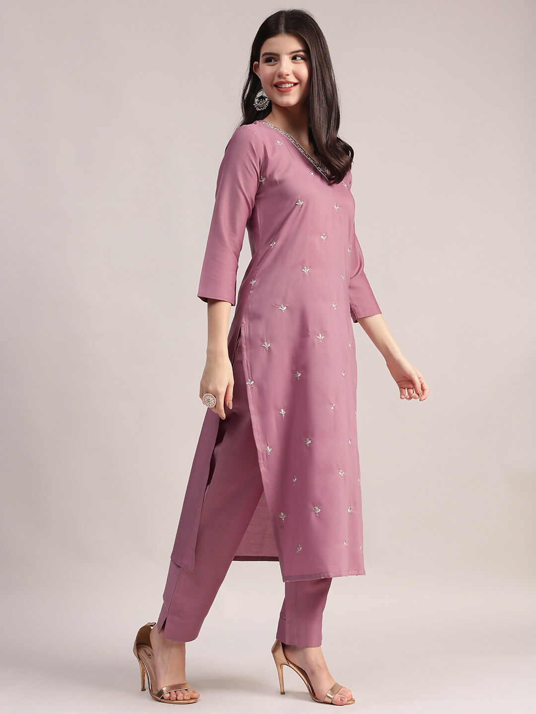 Aavyora Women Lavender Embroidered Chinon Kurta with Straight Pants & Organza Dupatta Set - Swadesiicart