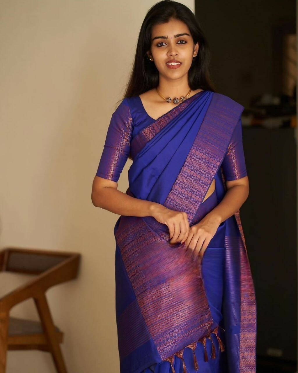 DEIANA'S Beautiful Designer Golden zari Soft Lichi Silk Saree - BLue - Swadesiicart
