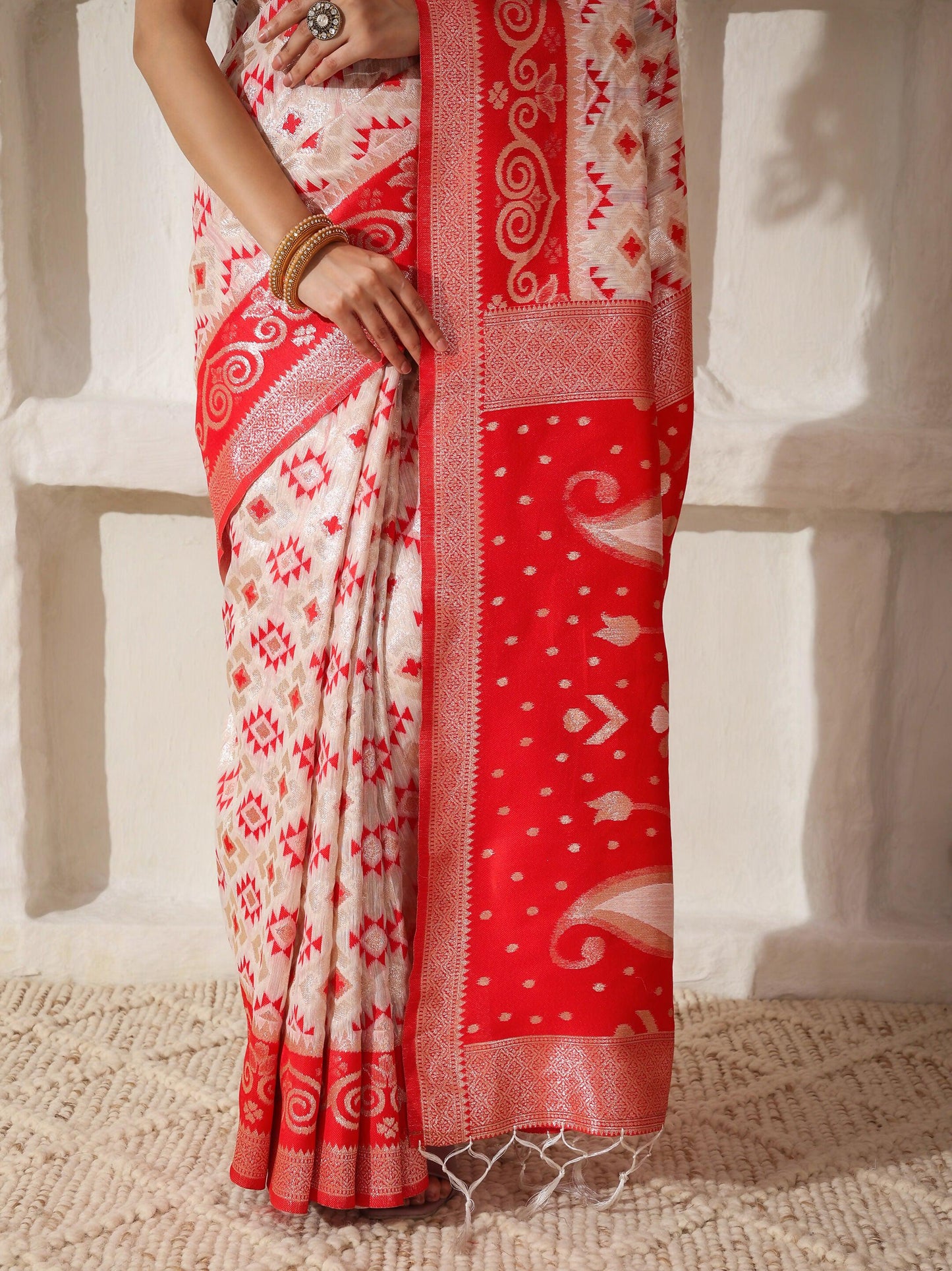 Shree Shyam Fashion Linen Cotton Red & White Saree