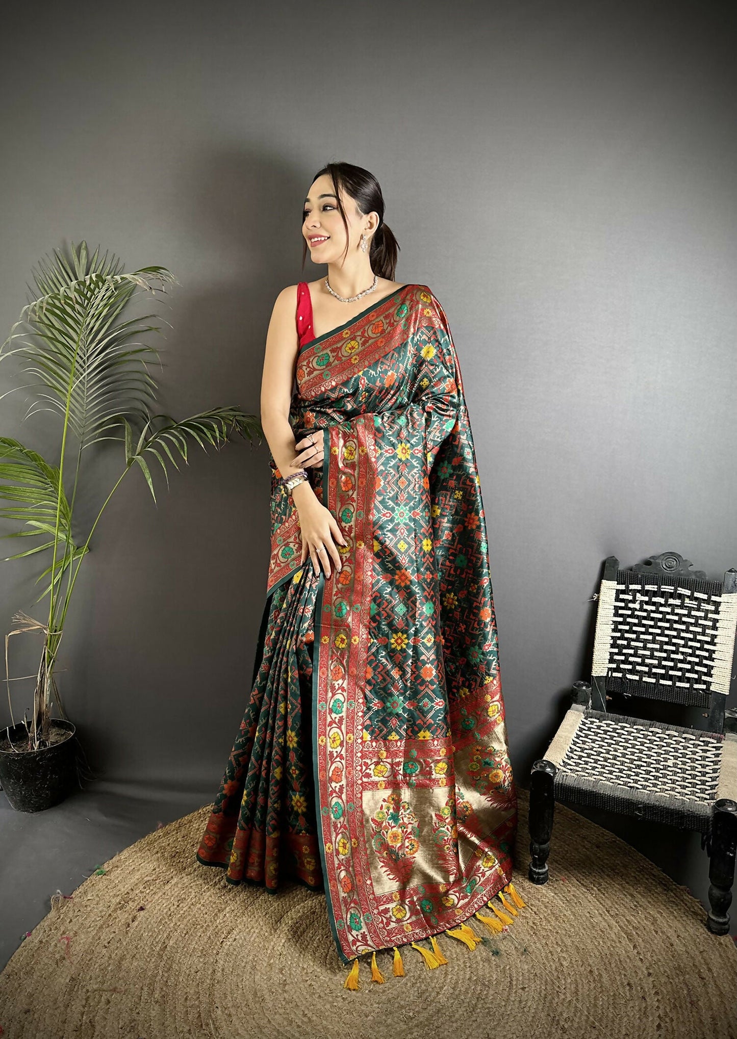 Joban Fashion Dark Green Banarasi Soft Silk Woven Saree | Swadesiicart