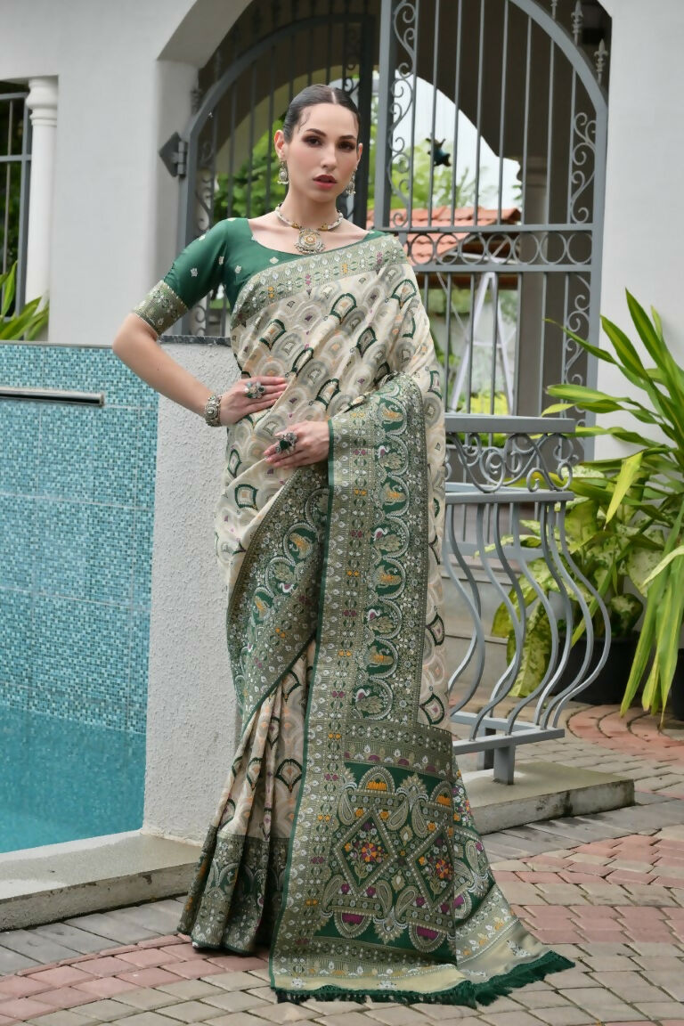 Vishnu Weaves Women's Green Banarasi Silk Patola Zari Woven Saree with Blouse - Swadesiicart