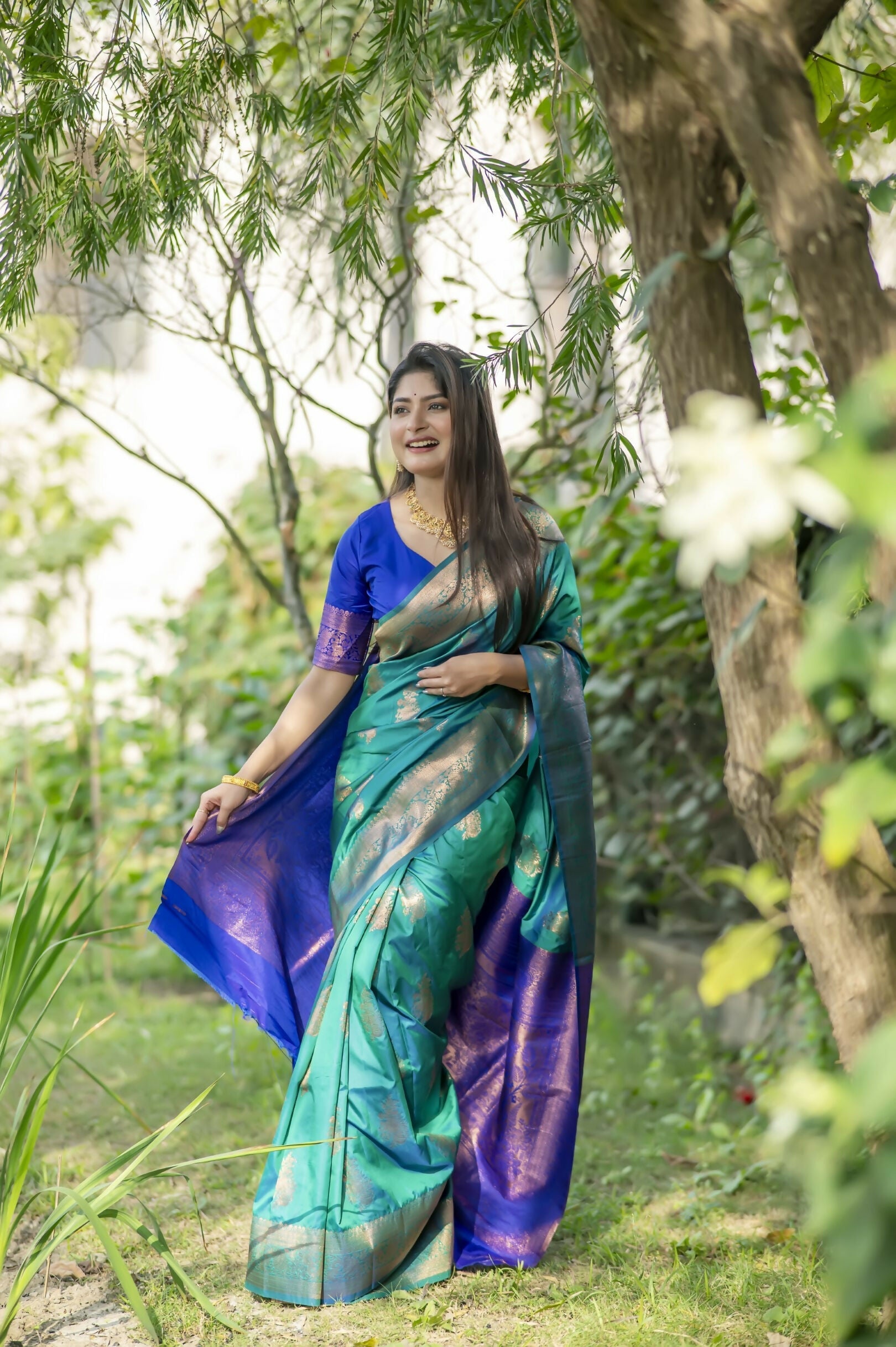 Vishnu Weaves Women's Rama Banarasi Silk Saree with Blouse - Swadesiicart