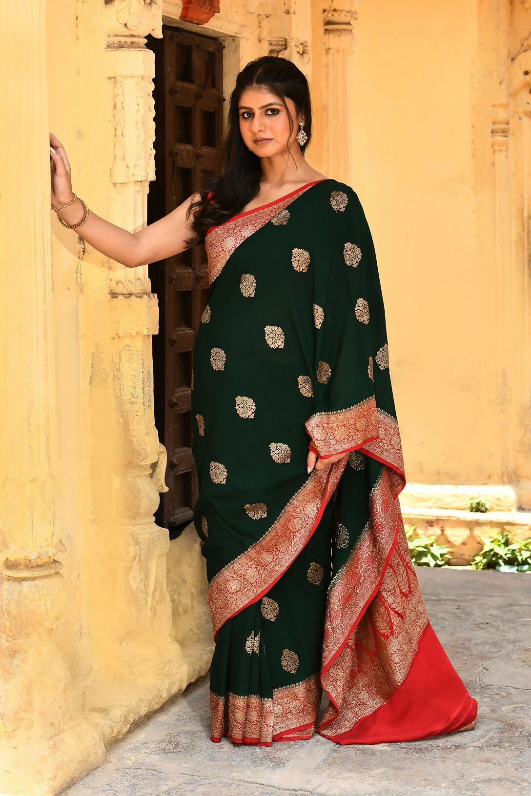 Joban Fashion Emerald Green Crepe Chiffon Pure Handloom Banarasi Silk Saree | Swadesiicart
