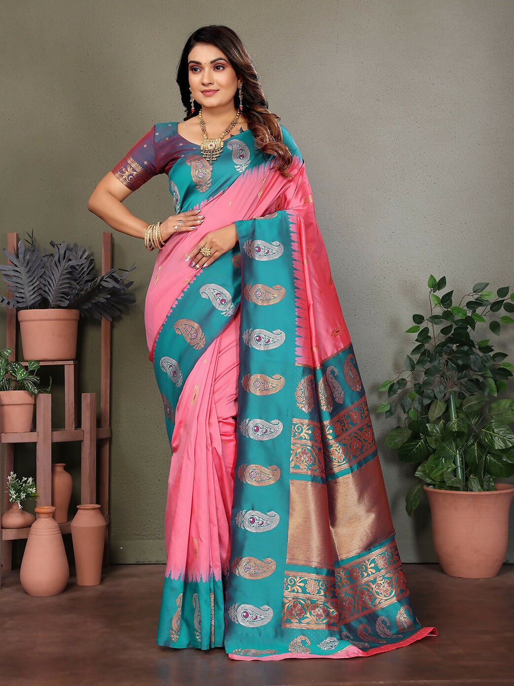 Joban Fashion Banarasi Baby Pink Butti Soft Silk Saree | Swadesiicart