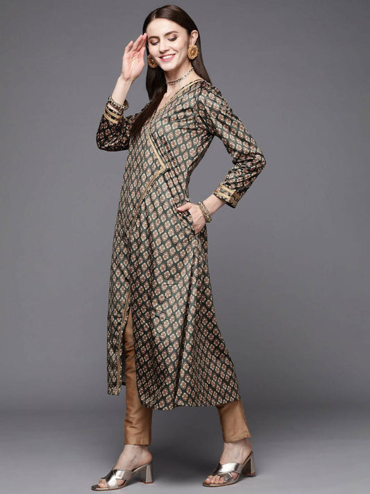 Ahalyaa Women Green & Cream-Coloured Floral Printed Velvet Kurta | Swadesiicart