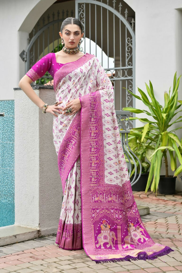 Vishnu Weaves Women's Magenta Banarasi Silk Patola Zari Woven Saree with Blouse - Swadesiicart